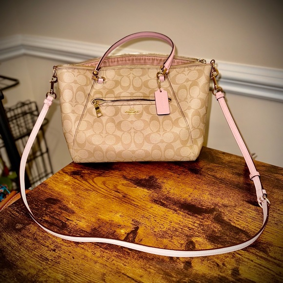 Coach Crossbody purse with large strap - Picture 3 of 5